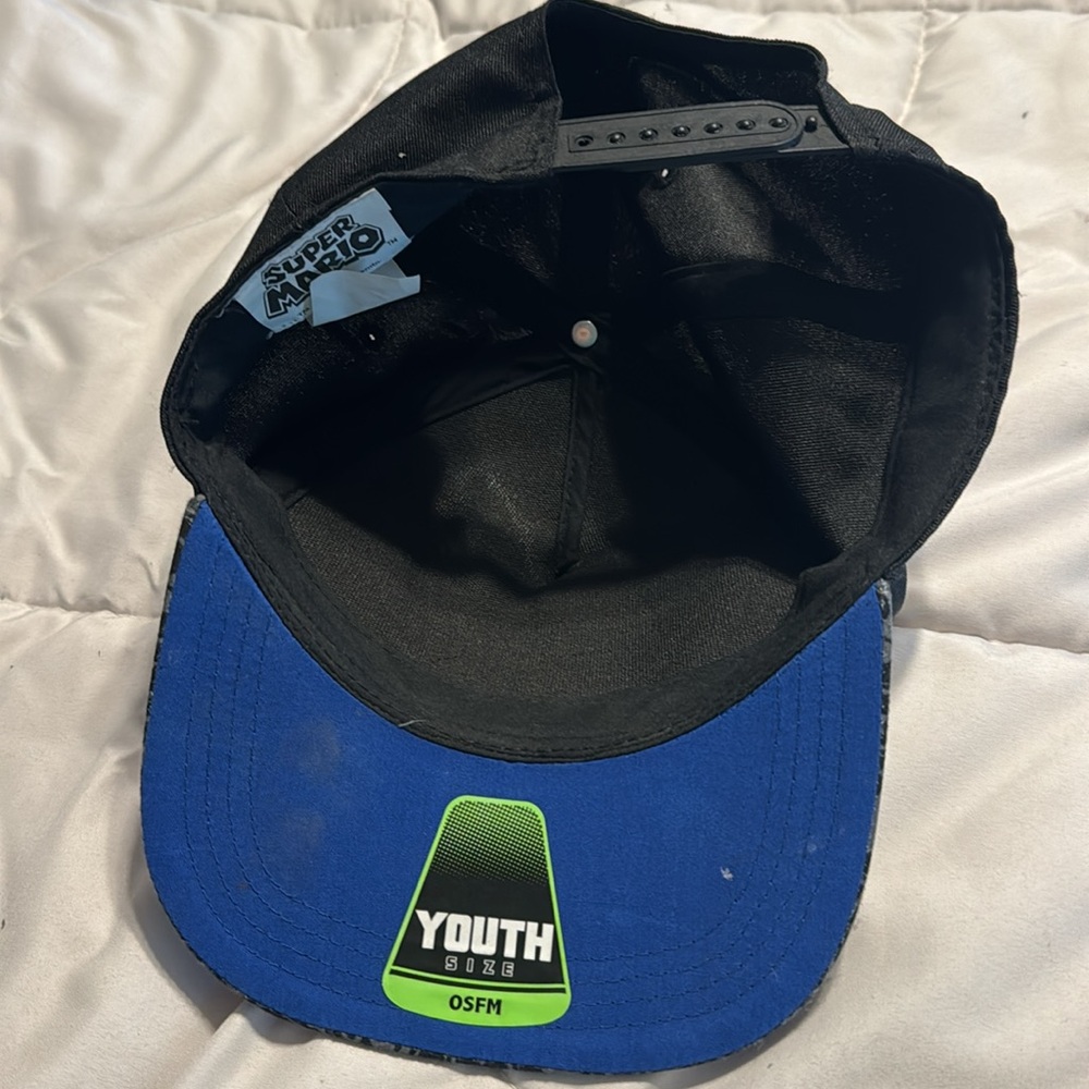 Super Mario hat - Picture 2 of 4